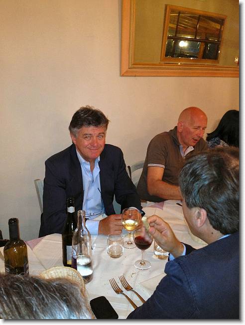 Clicca per scorrere le foto originali ingrandite